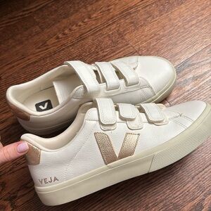 VEJA sneaker
Brand New 
Women’s size 10
